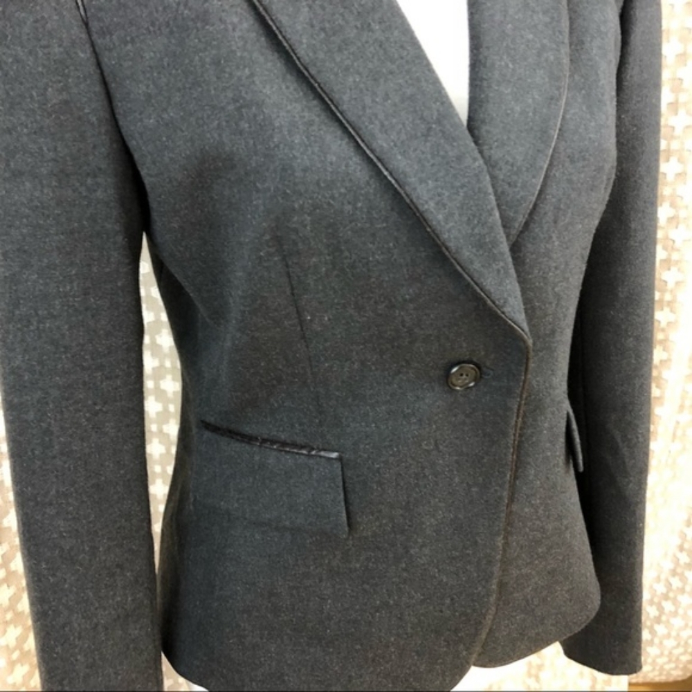 Tahari One Button Gray Wool Tailored Size 4 - image 3